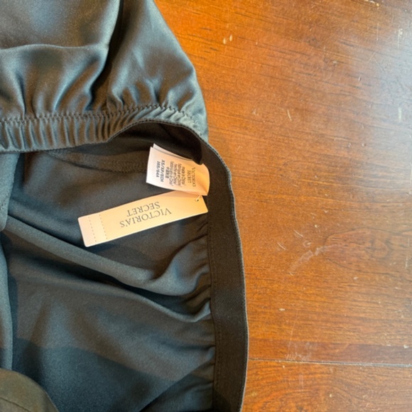 Victoria's Secret Cover-Up - Picture 4 of 4